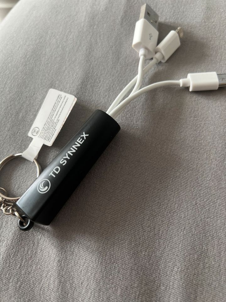 Schlüsselanhänger mit 3 in 1 USB Ladekabel usb c lightening Apple in  Stuttgart - Stuttgart-Ost | Apple iPhone gebraucht kaufen | eBay  Kleinanzeigen ist jetzt Kleinanzeigen