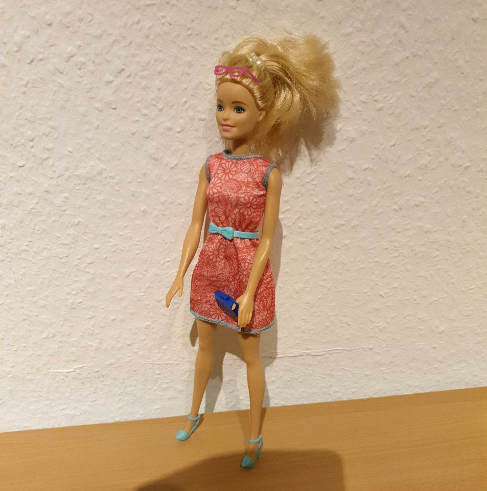 Barbie-Puppe in hübschem Sommerdress in Wilhelmshaven