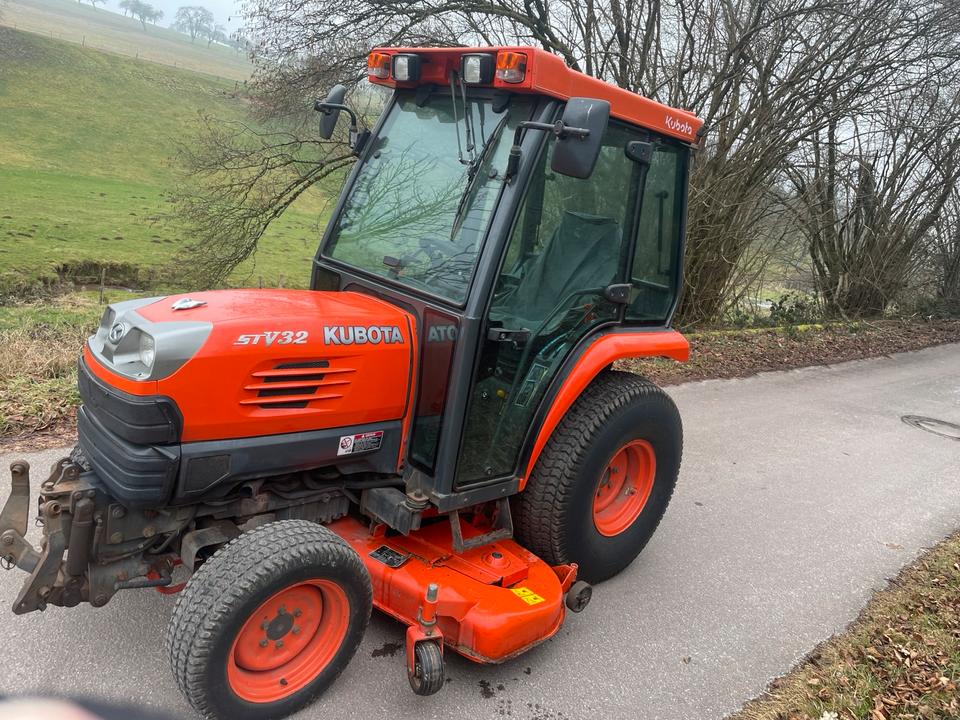 Kubota STV 32 Mähwerk Hydraulik Traktor Schlepper in Mettlach