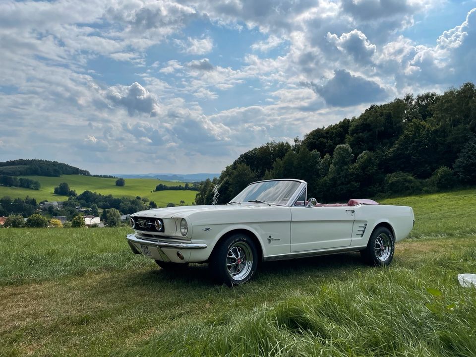 Ford Mustang Cabrio V8 Cabrio White mieten - Hochzeit, JGA in Pirna