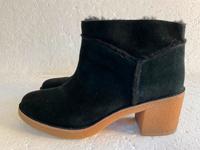 UGG Kasen Stiefeletten schwarz Velourleder Lammfell Größe 39 Nürnberg (Mittelfr) - Oststadt Vorschau