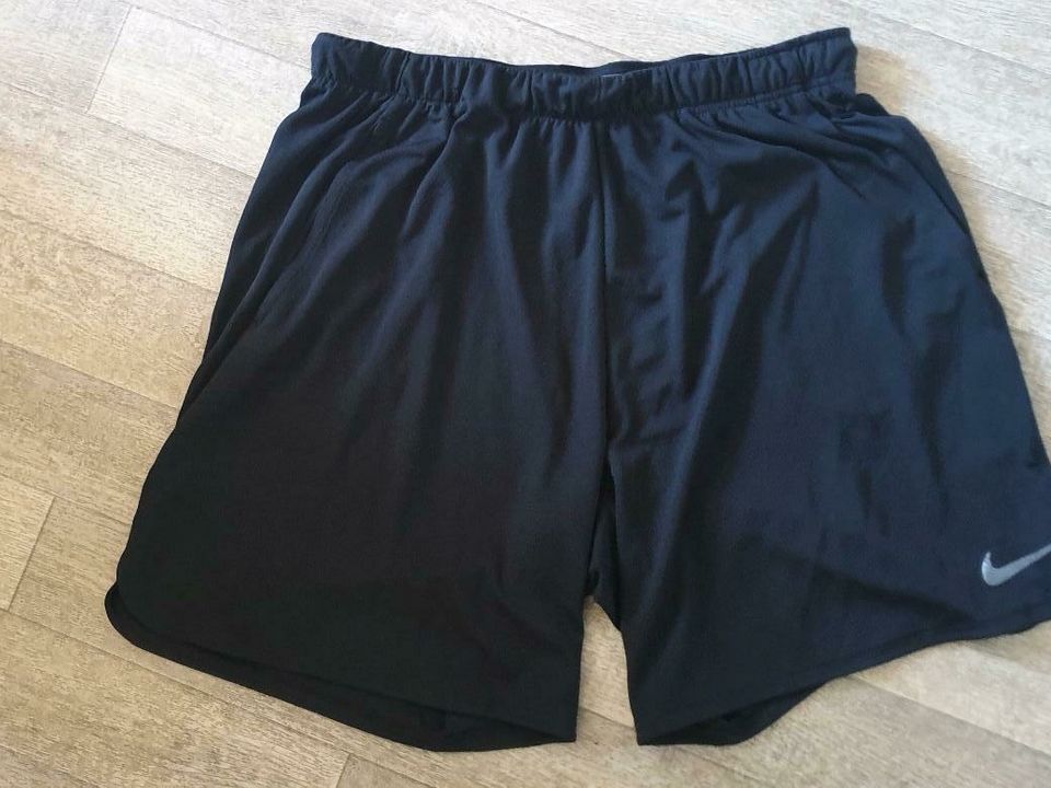 3 Kurze Herren-Shorts, Nike, Gr. XXL, 58, grün, rot, Leinen, BW in Furth im Wald