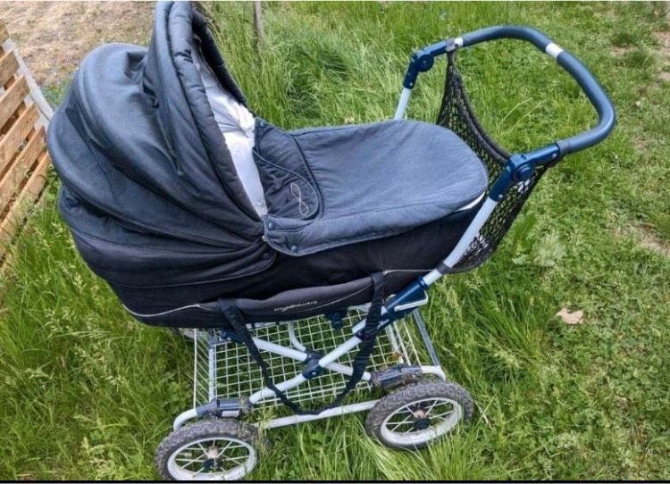 Kinderwagen Inglesina marineblau in Dresden