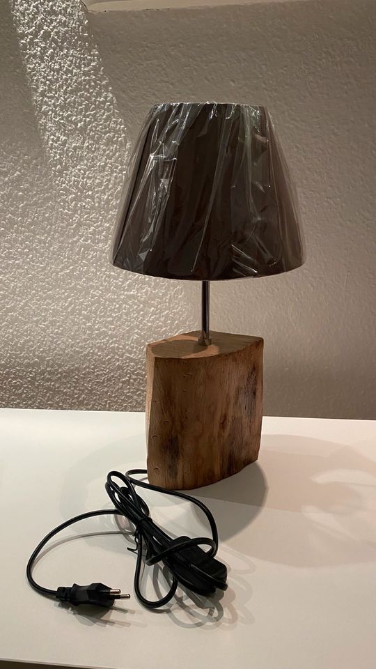 Lampe / Tischlampe / Wohnzimmer / Deko Holz Handarbeit NEU in Berlin