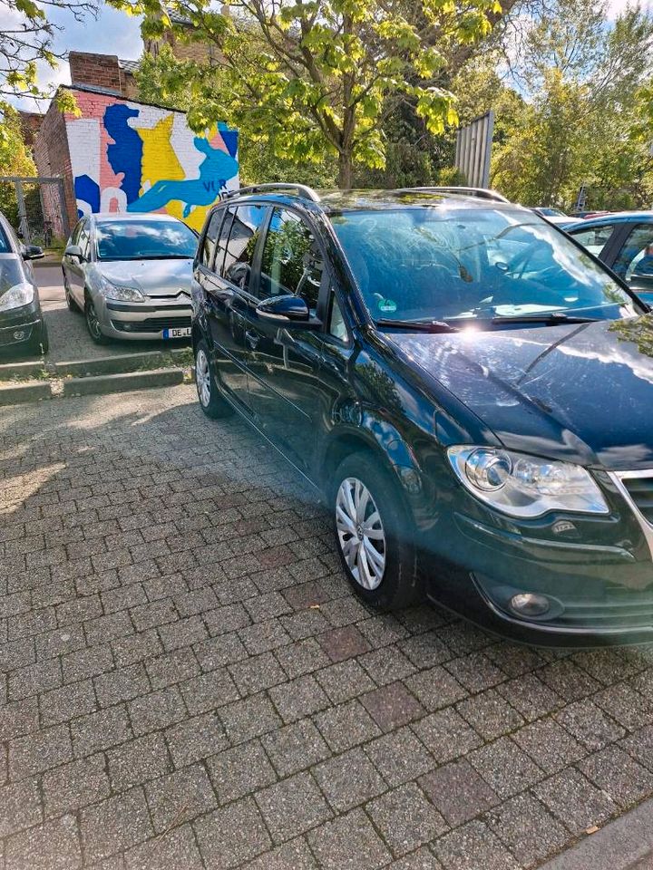 VW Touran  2.0 verkaufen 7 Setze in Dessau-Roßlau