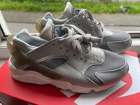 Sneaker Nike Air Huarache grau Nordrhein-Westfalen - Hilden Vorschau