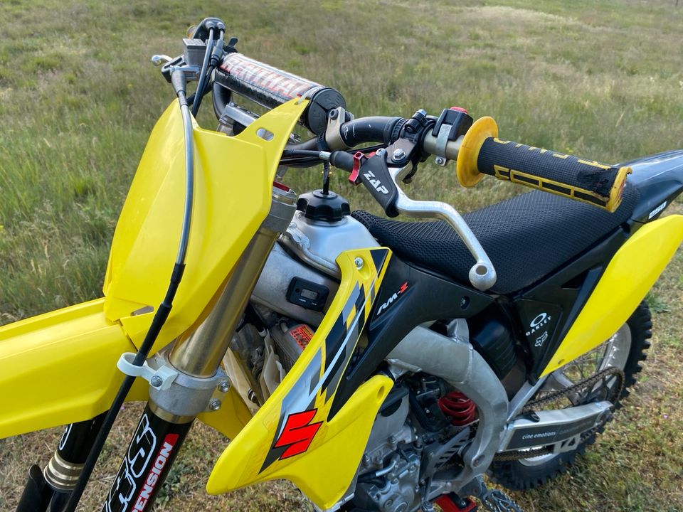 Suzuki RM-Z 250 2015 | RMZ FMF SHOWA in Cottbus