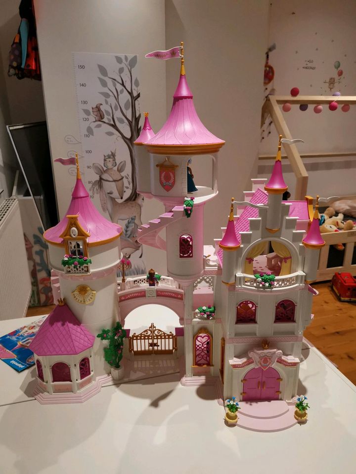 Playmobil Schloss mit Zubehör groß XXL in Krautheim