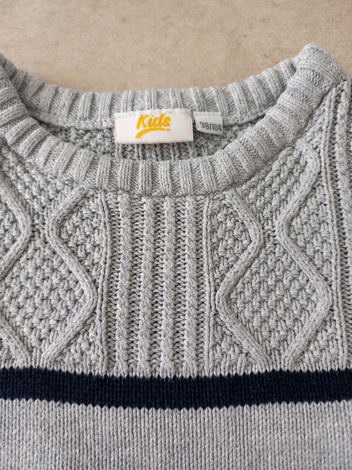 Kinder Strickpullover in Größe 98/104 in Bad Schussenried