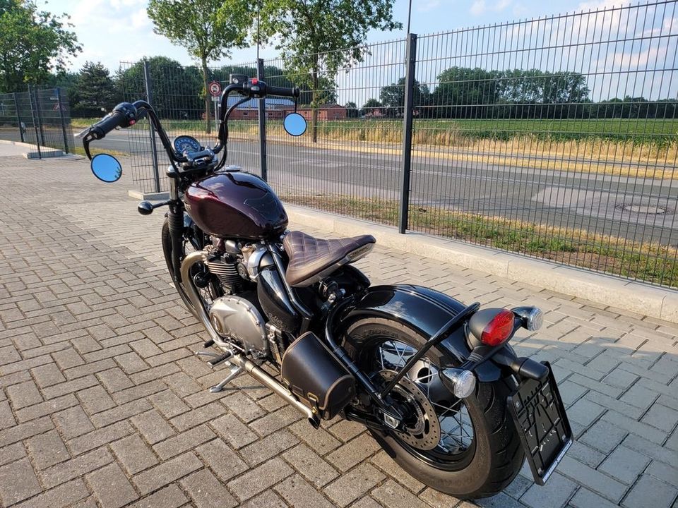 Triumph BONNEVILLE BOBBER 1200 ABS LENKERUMBAU + HELM in Bawinkel