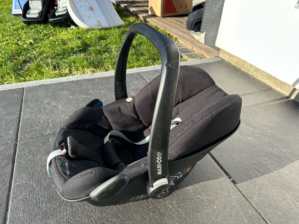 Maxi Cosi Babyschale Auto in Neubeuern