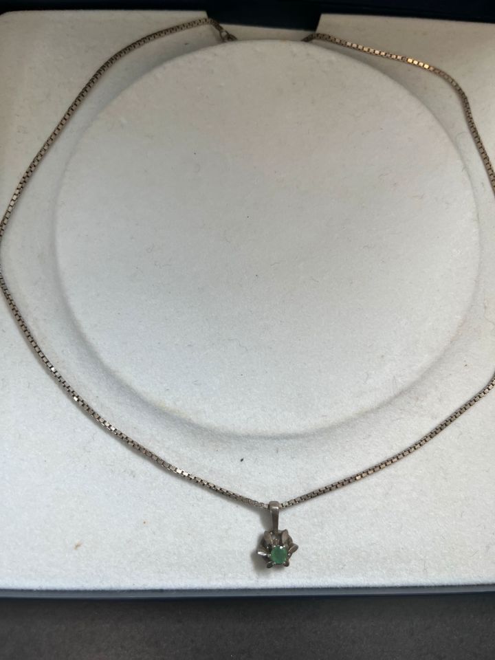 925er Silberkette mit kleinem Saphir in Uelsby