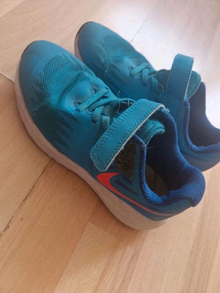 Nike Junge Sneakers Schuhe Gr. 31 in Saarbrücken