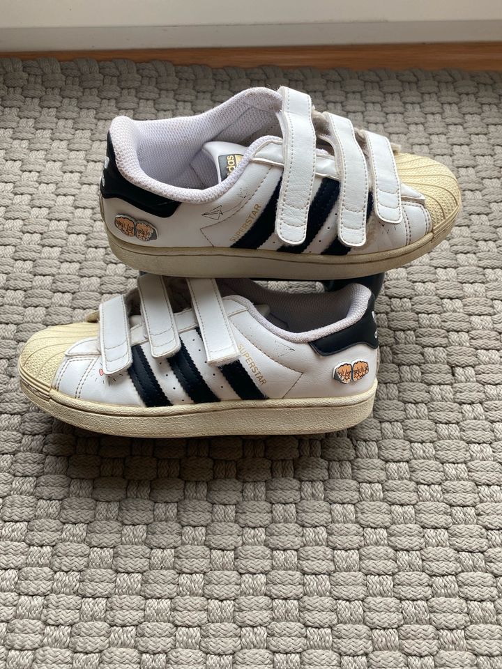 Adidas, Superstar, Klettverschluss, 33, Sneaker in Höhenkirchen-Siegertsbrunn