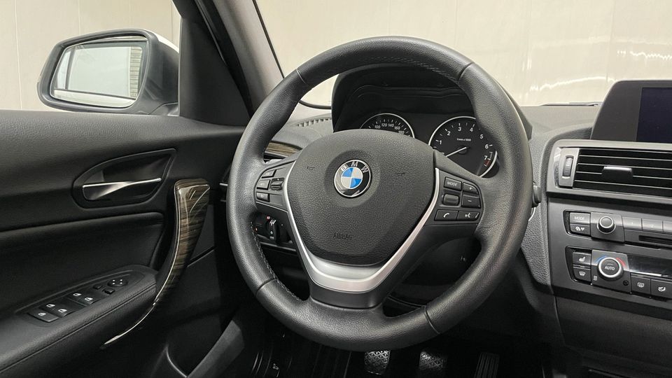 BMW 118i  Aus 2.H XENON SHZ LEDER NAVI TEMP PDC SCHECKH. TÜV-NEU in Wermelskirchen