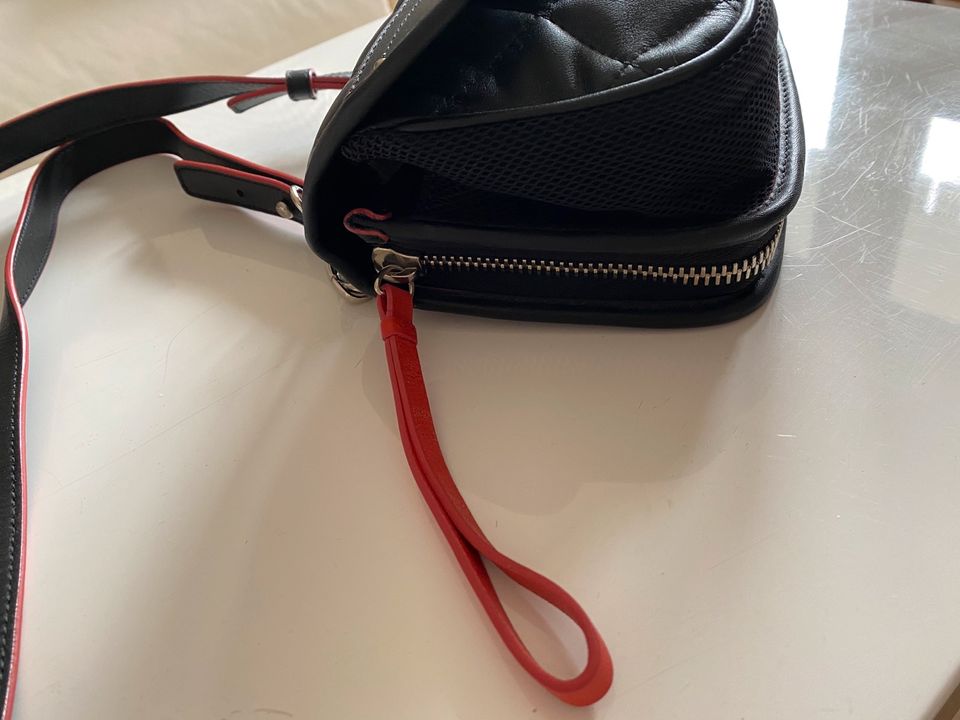 Klassiker Moncler Handtasche neu ungetragen schwarz in München