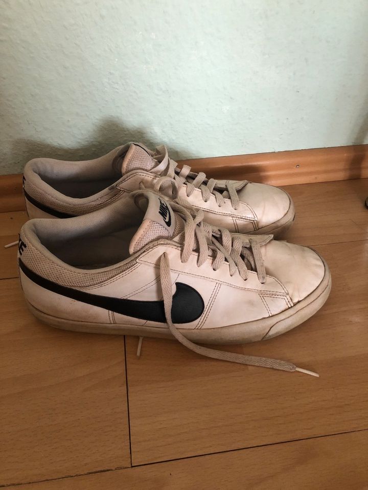 Nike Schuhe in Viersen