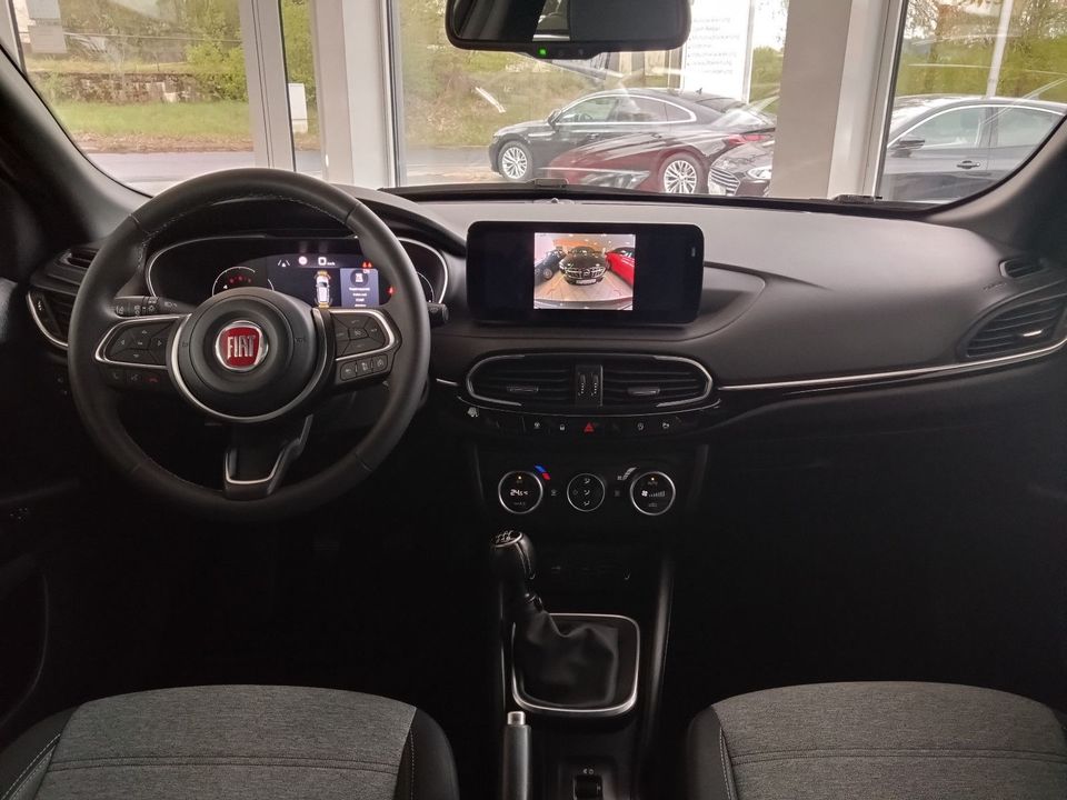 Fiat Tipo Hatchback 1.6 MultiJet CROSS LED Navi-App in Gefrees