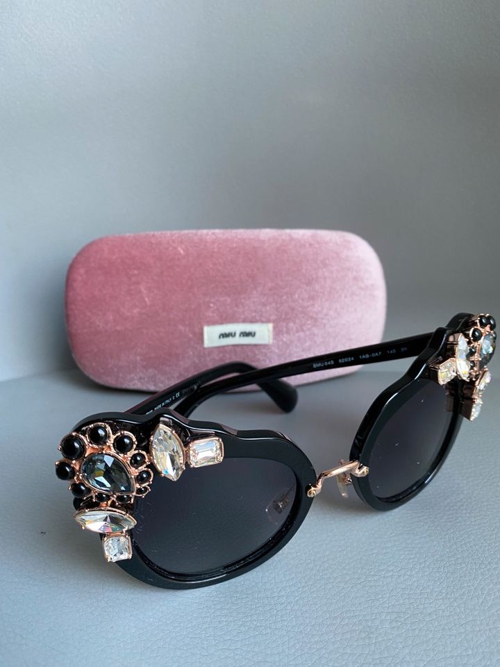 MIU MIU SONNENBRILLE MIT STEINE in Haan