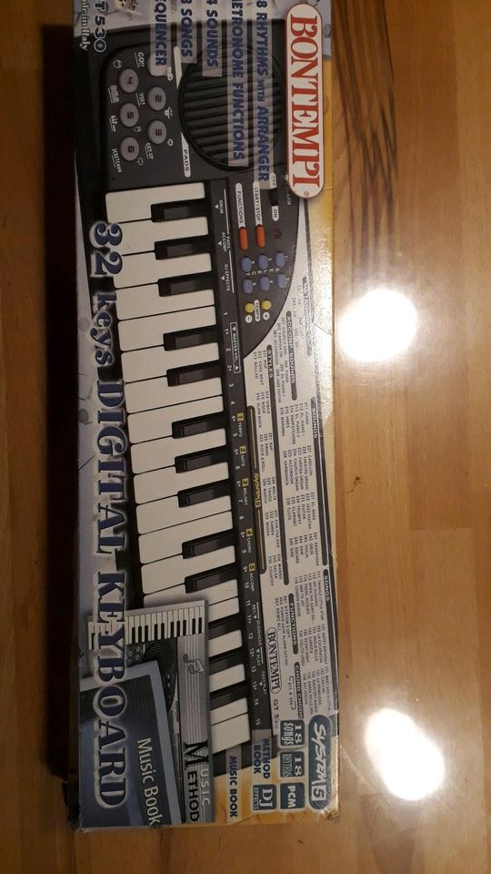 Keyboard Bontempi 32 Keys Digital in Neudrossenfeld