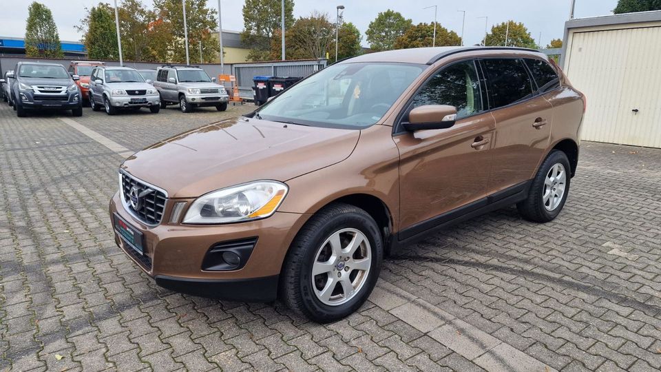 Volvo XC 60/4X4/SCHECKHEFT/KLIMA/TEMPOMAT/ in Ginsheim-Gustavsburg