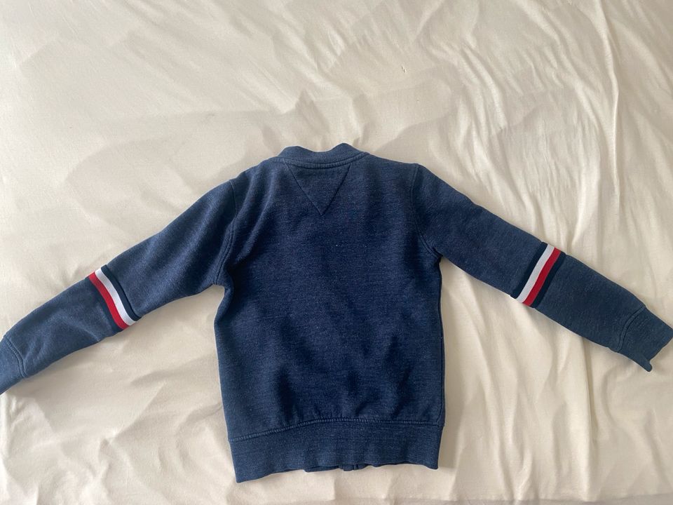 Tommy Hilfiget Jungen sweater Gr.128 in Düsseldorf