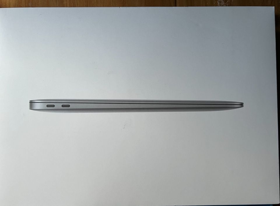 MacBook Pro 13-inch, 2017, Four Thunderbolt 3 Ports in Kronach