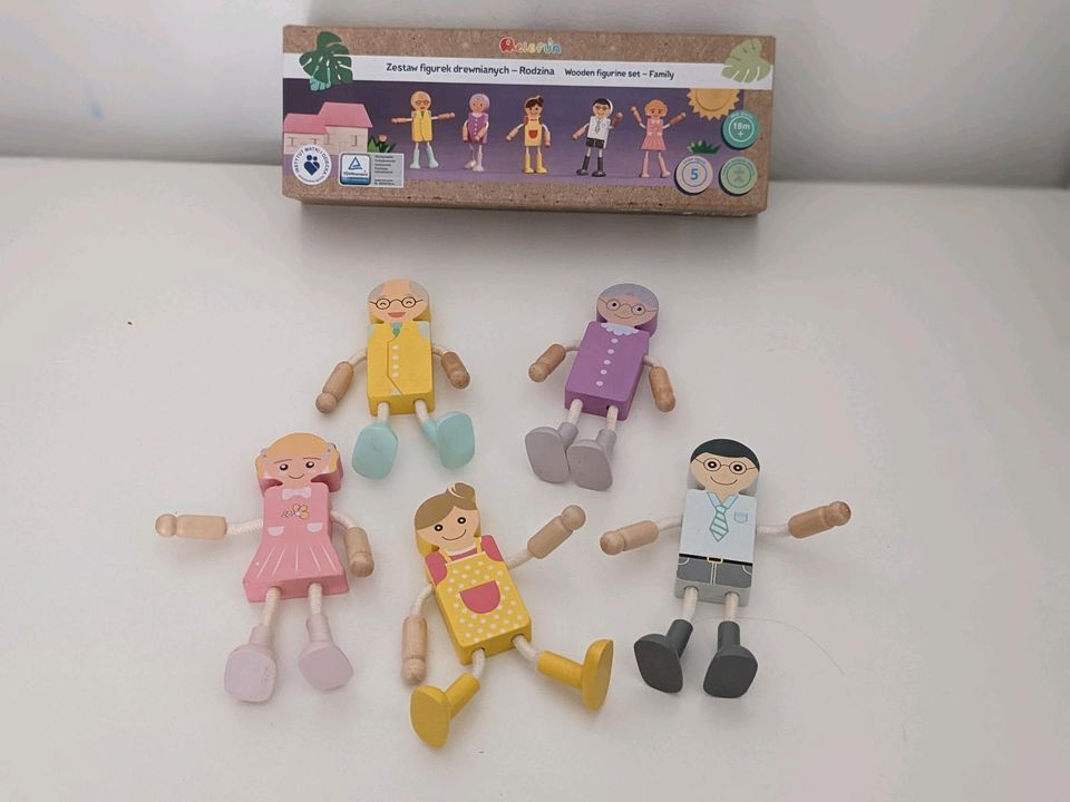 Set 5 Puppen Holzfiguren fürs Puppenhaus Familie von Elefun in Mitte -  Wedding | Puppen günstig kaufen, gebraucht oder neu | eBay Kleinanzeigen  ist jetzt Kleinanzeigen