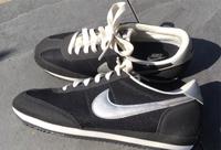 Nike Sneaker Turnschuhe, Gr. 39, schwarz Hessen - Linsengericht Vorschau