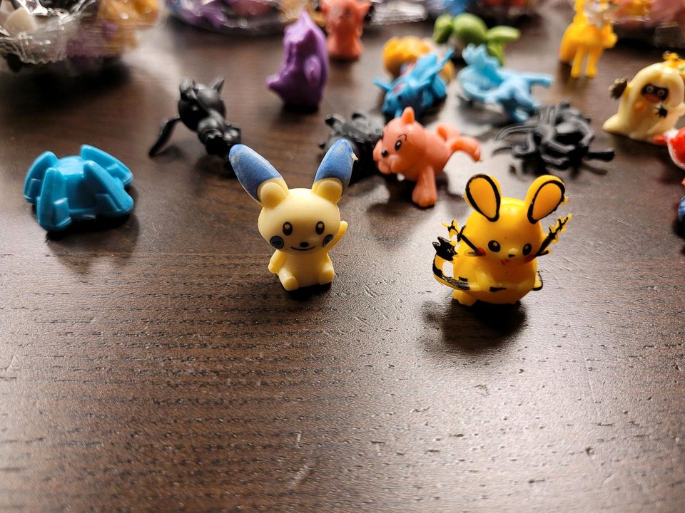Pokemon Figuren ca. 150 Stück in Großenhain