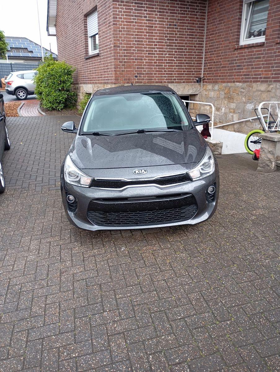 Abbildung des Autos Kia Rio 1.2 Dream-Team 1…