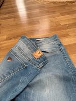 Guess Jeans Gr W29 L30 mit Glitzersteinchen Dresden - Briesnitz Vorschau