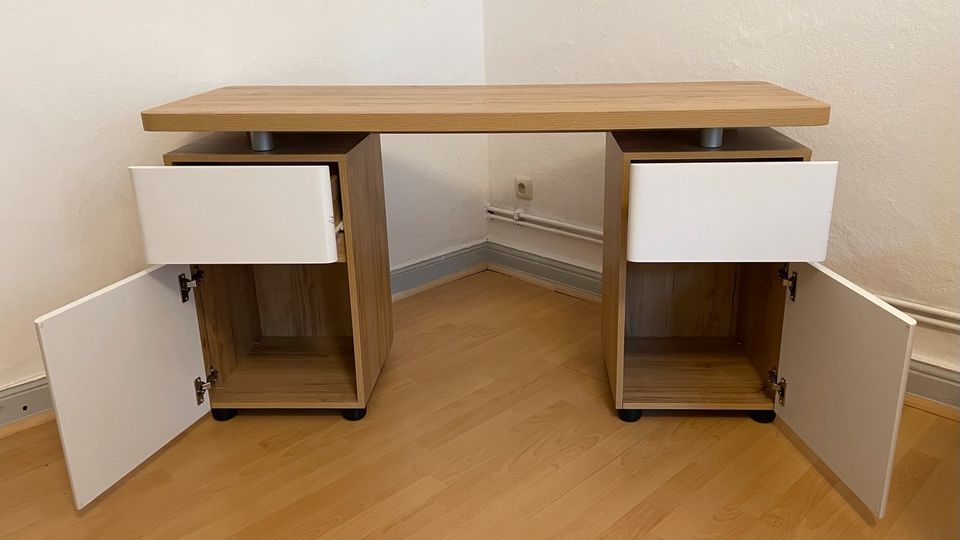Schreibtisch 150x50cm H: 75cm Holznachbildung / weiß in Braunschweig