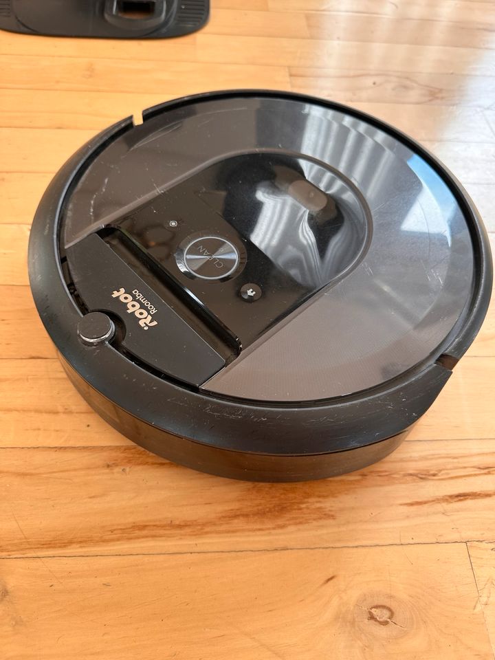 iRobot Roomba i7 mit Absaugstation in Langenargen