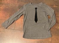 Shirt langärmlig grau Motiv „Filz“- Krawatte Gr. 116 Wuppertal - Langerfeld-Beyenburg Vorschau
