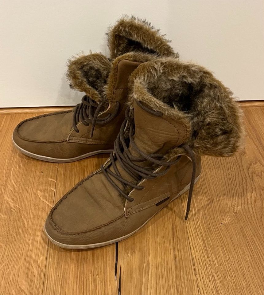 Herren Winterschuhe Bershka Größe 41 in Zell am Harmersbach