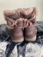 UGG Boots mit Schleife Gr. 37 Baden-Württemberg - Immendingen Vorschau