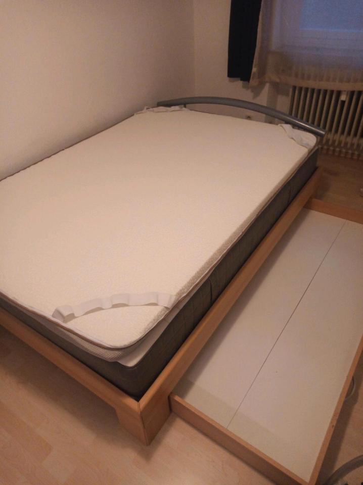 Bett mit Matratze lattenrost und topper 140x200 mit Schublade in Kempten