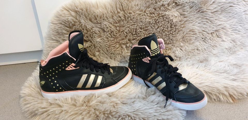 Adidas Sneaker 38 schwarz rosa gold schuhe Turnschuhe in Niedersachsen -  Schnega | eBay Kleinanzeigen ist jetzt Kleinanzeigen