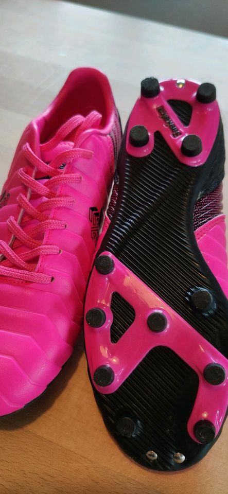 Fußballschuhe rosa pink Mädchen Gr. 35 NEU in Reinsfeld