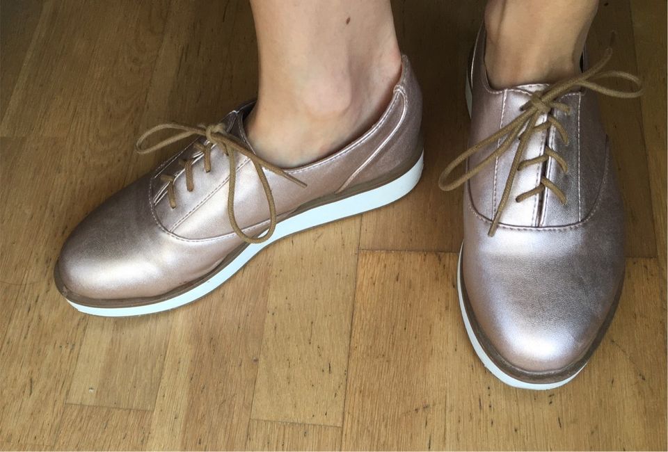 Schuhe Sneaker Schnürer rosé Gold mntg 38 in Berlin