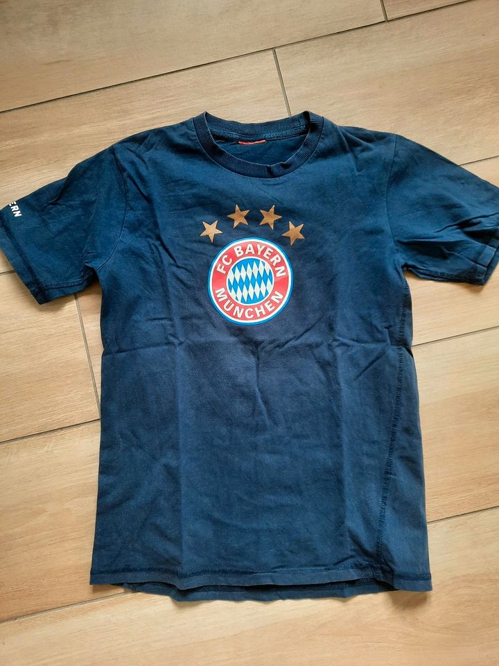 Fc Bayern Tshirt in Hilgertshausen-Tandern