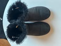 UGG Swarovski Boots, schwarz, gr.39, Top Zustand Nordrhein-Westfalen - Lüdenscheid Vorschau