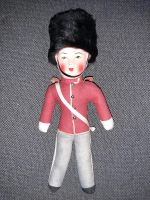 Vintage Stoffpuppe Englische King's Guard 40er 50er Queen's Guard Leipzig - Probstheida Vorschau