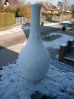 Blumenvase weiß, Biskuitporzellan, Rosenrelief, 100% unbeschädigt Brandenburg - Fredersdorf-Vogelsdorf Vorschau