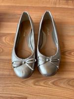Lederballerinas Clarks in Größe 38,5 bzw 5,5 silber Kreis Pinneberg - Schenefeld Vorschau