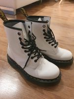 Dr.Martens weiß lack Gr.38 top Zustand Nordrhein-Westfalen - Remscheid Vorschau