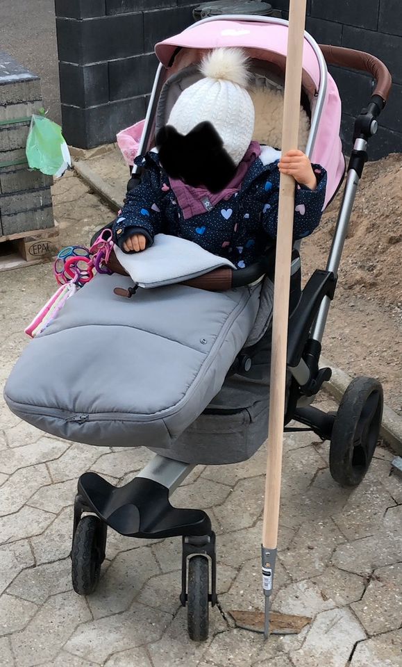 Bonavi Kinderwagen mit viel Zubehör in Wachtberg