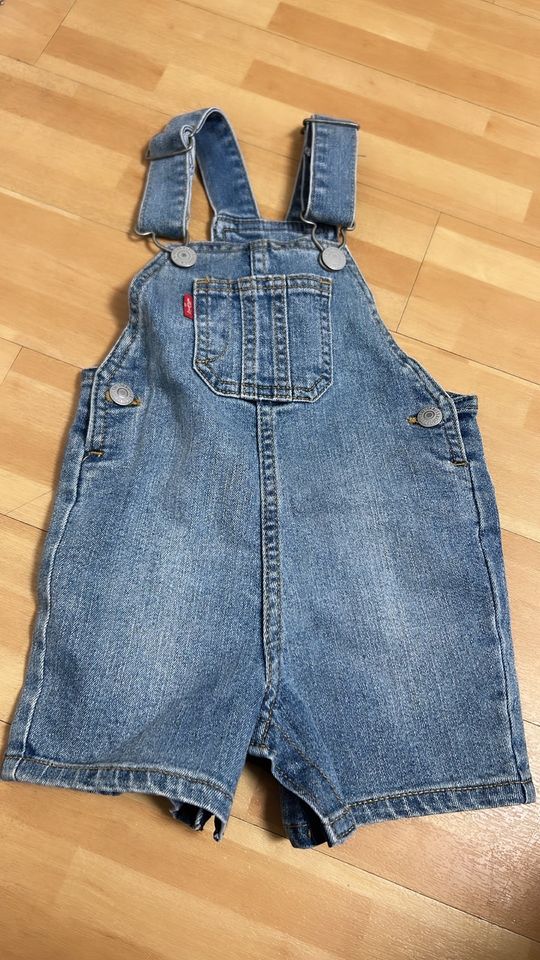 Levi’s Latzhose kurz Kinder in Müllheim