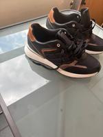 Turnschuhe NEUWERTIG Gr. 41 VERHANDLUNGSBASIS Köln - Ehrenfeld Vorschau